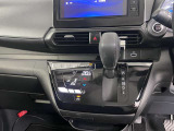 操作が簡単なシフトレバーですのでストレスなく運転が出来ますよ!