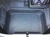 独立型トランク。2人分の荷物をしっかりと載せられること。それは「2シーターのオープンスポーツカー、マツダロードスター」であるために、初代からのゆずれない価値なのです。