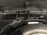万が一の時に備えて搭載されている車載工具(ジャッキ)