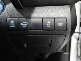 電動トランクリッドで運転席からもトランクを開くことが出来ます。