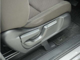 ◆シートハイトアジャスター◆運転席を上下に高さ調節ができます!運転ポジションを体格に合わせてシート調整できます。