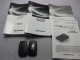 取説・メンテナンスノート・スマートキーの3点セットです。