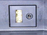 USB端子とAUX端子を装備しております。