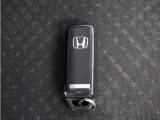 ◆スマートキー◆カギをバッグやポケットに入れたままでもドアロックの開閉ができる『スマートキー』付き!雨天や暗くなってもカギを取り出す必要がなくドアの開錠&エンジンも始動できます