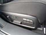 運転席は、10Wayの電動シート仕様です。ドライバーの体格に合わせたドライビングポジションの設定が可能です。また、頻繁に使用する場合は、メモリー機能を使用すると大変便利です★☆★☆