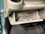 実用的な収納が、車内の各所にあります♪
