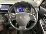 インテリアに合わせたデザインのステアリングは、運転される方のことも考え、運転しやすい形状、大きさです。是非一度、実際に触ってお確かめください。