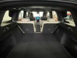荷物の大きさや乗車人数に合わせて後部座席のアレンジが可能です。