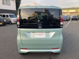 後部座席はプライバシーガラスとなっています。座っている人や置いてある荷物が見えにくくなっているのでプライバシーの確保が出来ます。ぜひ見て確認してみて下さい