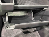 すぐに取り出せ、しまえる多彩な収納が付いてます