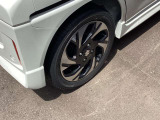 ☆お車についた傷やヘコミ、事故の修理もハヤシにお任せください。自社鈑金工場で修理ができますの安心です☆