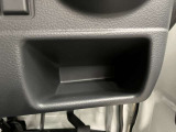 【インパネポケット運転席右側】タブレット菓子などの収納に