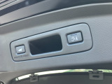 荷物を置いて車から離れると自動で開閉する「予約クローズ機能」がついたパワーテールゲート♪