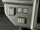 【アクセサリーソケット】12Vの電源は使いやすい位置に装備!用途は様々、スマホの充電やドラレコの電源として役に立ちます♪