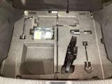 トランク床下には工具類も完備☆