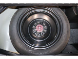 スペアタイヤも装備してます。メーカー装着でしかできないため希少です。