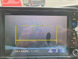 【リヤカメラ・トップビュー】真上からの映像で後方を確認でき、後退駐車や狭い場所での車庫入れも安心です。