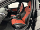スポーツシートはサポートも良く長時間運転しても疲れません。