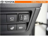 乗車人数や荷物の量などによる車の姿勢の変化に合わせて、ヘッドランプの光軸を調整することができます。