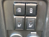 前席シートヒーター装備で寒い時の運転も快適☆
