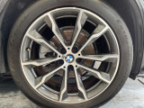 BMWならではの卓越した走りを支えるホイールと足回りです!日本車の走りに慣れている方にもぜひ体感して頂きたいほど、高いレベルでまとまっています!