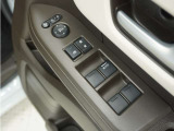◆パワーウィンドウスイッチ◆運転席から全席の窓の開閉操作を行うことが出来いつでも換気ができます!