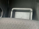 [助手席シートアンダーボックス]運転用の替え靴などを収納する事ができます!!