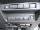 両側オートスライドドアは運転席からも操作できます。