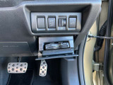 インパネ右端のスイッチ部分下にはETC車載機が収納されています。