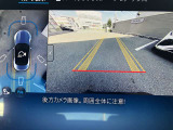 通常のバックカメラに加え360&deg;カメラを装備。大きく鮮明な画像で周囲を確認できますので、運転が苦手な方でも安心して駐車することができます。