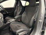 スポーツシートはサポートも良く長時間運転しても疲れません。