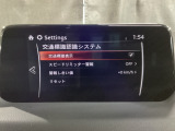 フォワードセンシングカメラで認識した交通標識をディスプレイに表示し、交通標識の見落とし防止を図り、安全運転を支援します。