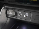 ◆USBチャージャー、12Vの電源ソケット◆使いやすい場所に装備されています。