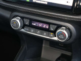 四季を通じて車内を快適に保つオートエアコンを装備しています。又、冬場の朝一のスタート時には大変嬉しいシートヒーターを運転席&助手席に装着、ヒーターが効き始めるまでの冷間時でも快適にスタート出来ます。