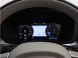 運転にかかわる主要な情報は、12.3インチのデジタル液晶ドライバー・ディスプレイにわかりやすく表示されます。お好みの表示パターンと背景色へと変更できますので、状況に合わせてお選びください。