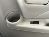 ドアにもドリンクホルダーがあります。