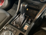 アクセルペダルを踏み込む量や速さに応じて変速パターンを制御し、人馬一体の運転感覚を発揮してくれる6速オートマ!