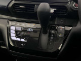 操作が簡単なシフトレバーですのでストレスなく運転が出来ますよ!