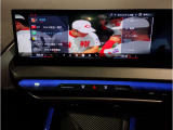 【ⅰドライブナビゲーション】文字情報も鮮明に表示する高解像度カラーディスプレイを採用。視認性に優れた地図デザインと特徴的な建造物を目印にした描写表示で現在位置を把握できます。地図データの更新も可能です