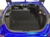 載せるものに合わせて、自由自在にシートを調整。長めの荷物も、大きな買い物も、工夫次第でスッキリ収まります。使い方次第で楽しみが広がる空間です。
