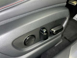 パワーシート搭載。微妙な調整が手軽にでき、ピッタリのポジションで運転することが可能です。