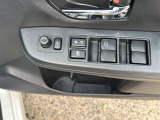 ゆったりと広い店内で、お車の悩みや各種相談を承ります。