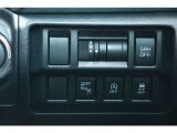 運転席の右側に各種スイッチを集中してレイアウト。