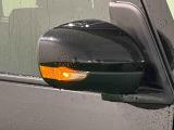 歩行者や他のドライバーからの被視認性が高いLEDターンランプ付き電動格納ドアミラー