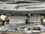 エンジンルームもクリーニング済みできれいですよ。日産の整備士がしっかりと丁寧に点検していますので安心してお乗りいただけます