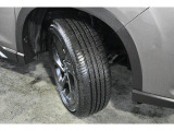 タイヤサイズは225/55R18です。