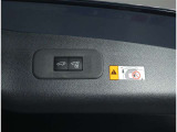 パワーバックドア装備!リヤゲートのスイッチを押すだけでバックドアが閉まります!運転席周りからも開閉の操作ができます♪