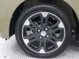 純正アルミホイールは精度が高く、走行の安定性が優れています。タイヤサイズ165/55R15