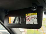運転席・助手席共にミラー付きバイザー!