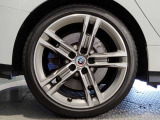 BMW純正アルミホイールです。納車時にはアルミホイールコーティングも承っております!是非ご検討下さいませ。